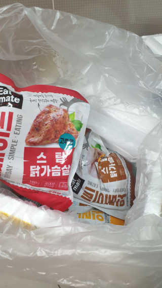 개근질마트 잇메이트 스팀 닭가슴살 혼합 1kg — 5점을 준 리뷰어가 2019년 11월 올린 사용 사진