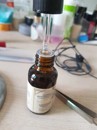 [스킨큐어] 산다화 비타민C 화이트닝 에센스 30ml — 5점을 준 리뷰어가 2019년 7월 올린 사용 사진