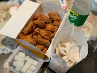 [치킨마루]-  빠사칸윙봉현미 + 콜라 500ml — 5점을 준 리뷰어가 2019년 7월 올린 사용 사진
