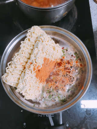 라면 그대로가 제일 맛있는 더엄마라면 — 5점을 준 리뷰어가 2019년 6월 올린 사용 사진