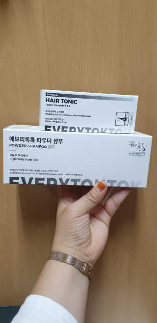 에브리톡톡 파우더샴푸와 프리미엄 헤어토닉 세트 — 5점을 준 리뷰어가 2019년 10월 올린 사용 사진