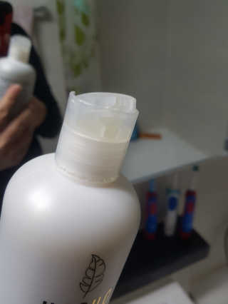 셀리본 하수오 내츄럴 프리벤션 탈모관리 샴푸 300ml — 4.5점을 준 리뷰어가 2019년 11월 올린 사용 사진