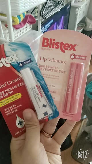 블리스텍스 립 릴리프 크림 립밤, 립 바이브런스 립밤 — 5점을 준 리뷰어가 2018년 11월 올린 사용 사진