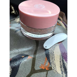 BeautyNetKorea Pure White Tone-Up Cream — 4.33점을 준 리뷰어가 2017년 9월 올린 사용 사진