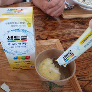 센트룸 아쿠아비타 레몬향, 딸기향 — 5점을 준 리뷰어가 2019년 6월 올린 사용 사진