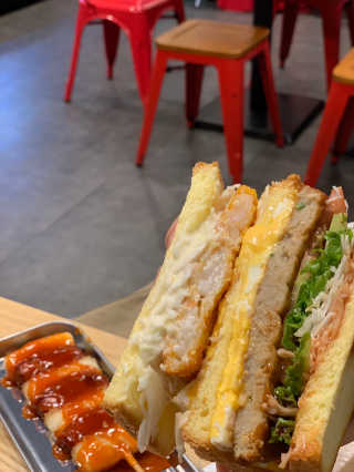 [토스트럭 강남역태극당점] 토스트2+소떡소떡+음료2 — 5점을 준 리뷰어가 2019년 10월 올린 사용 사진