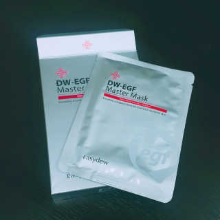 이지듀 피부재생 긴급처방 DW-EGF 마스터 마스크 — 4.67점을 준 리뷰어가 2018년 4월 올린 사용 사진