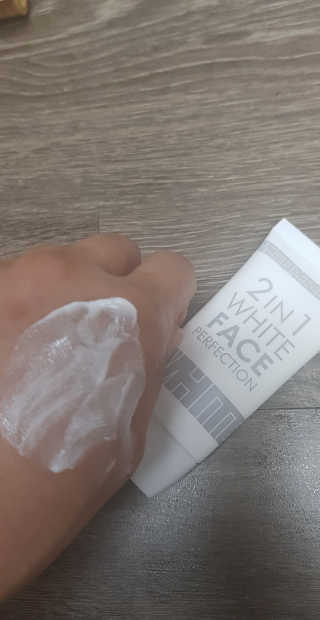 피움 스킨바리스타 2in1 화이트 페이스 퍼펙션 50ml — 4점을 준 리뷰어가 2018년 11월 올린 사용 사진
