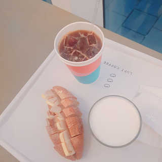 루프트커피명동점 [루프트커피 광화문점]아메리카노+아인슈페너+앙버터 — 4점을 준 리뷰어가 2019년 7월 올린 사용 사진