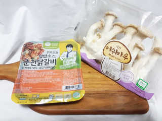 뜰아채유통 춘천닭갈비덮밥소스와 머쉬마루 버섯 — 3.67점을 준 리뷰어가 2018년 10월 올린 사용 사진
