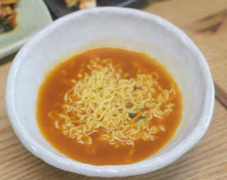 라면 그대로가 제일 맛있는 더엄마라면 — 5점을 준 리뷰어가 2019년 9월 올린 사용 사진
