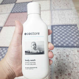 엘루스벤 에코스토어_베이비 바디워시_200ML — 4.83점을 준 리뷰어가 2017년 6월 올린 사용 사진