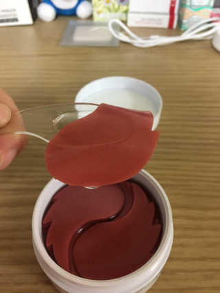 푸츄푸츄 Real repair skin cell premium patch — 5점을 준 리뷰어가 2018년 10월 올린 사용 사진