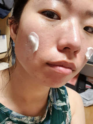 토니모리 프롬 강화 맑은 약쑥 두 겹 진정 크림 — 4점을 준 리뷰어가 2019년 9월 올린 사용 사진