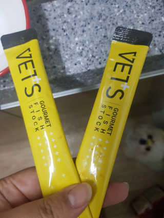 베츠 고메스톡 2종 강아지츄르 사료, 물 전용토핑육수 — 4.5점을 준 리뷰어가 2019년 7월 올린 사용 사진