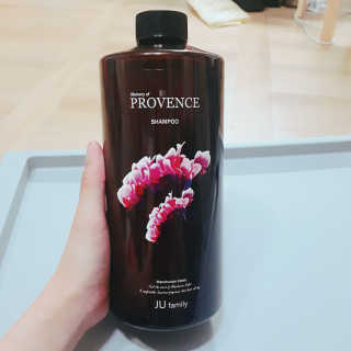 프로방스 바이올렛 퍼퓸 샴푸 1000ml 업그레이드 — 5점을 준 리뷰어가 2019년 6월 올린 사용 사진