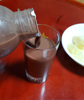 식사대용 아몬드밀크 어나더밀크 500ml X 2병 — 5점을 준 리뷰어가 2018년 9월 올린 사용 사진