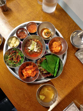 [동네맛집족발] 4개 족발 중 택1 — 5점을 준 리뷰어가 2020년 1월 올린 사용 사진