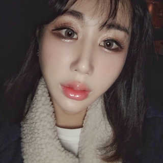 [블랙루즈] 펄블리 아이 글리터 2종 — 4.5점을 준 리뷰어가 2019년 1월 올린 사용 사진