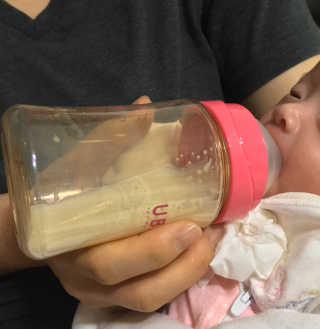 유비맘 PPSU 젖병 노꼭지_200ml_컬러 랜덤 발송 — 5점을 준 리뷰어가 2020년 1월 올린 사용 사진