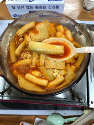 두번째 국떡 국가대표 떡볶이 1팩 + 영미칩 2봉 증정 — 5점을 준 리뷰어가 2019년 2월 올린 사용 사진