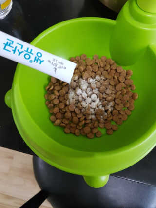 [빙그레] 에버그로 생유산균 1봉（10포입）+펫밀크2팩 — 4점을 준 리뷰어가 2019년 3월 올린 사용 사진