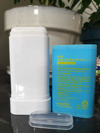아토팜 야외놀이 선스틱 SPF50+ PA++++ — 5점을 준 리뷰어가 2019년 5월 올린 사용 사진