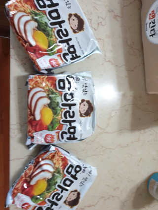 라면 그대로가 제일 맛있는 더엄마라면 — 5점을 준 리뷰어가 2019년 7월 올린 사용 사진