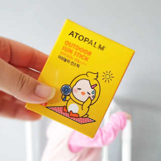 아토팜 야외놀이 선스틱 SPF50+ PA++++ — 5점을 준 리뷰어가 2020년 3월 올린 사용 사진