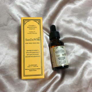 [스킨큐어] 산다화 비타민C 화이트닝 에센스 30ml — 5점을 준 리뷰어가 2019년 7월 올린 사용 사진