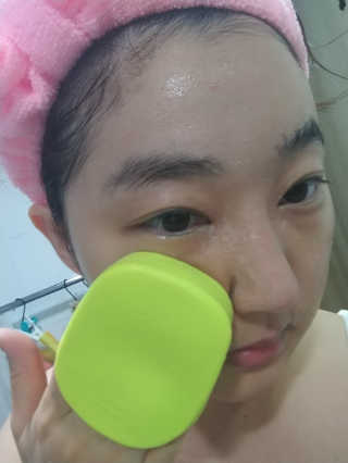 비비또 페이셜 클렌징 브러쉬 2P — 5점을 준 리뷰어가 2018년 7월 올린 사용 사진