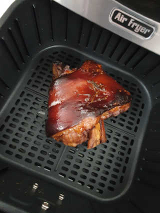 행복먹거리공작소 맥족. 맥주에 빠진 족발 550g + 마늘소스 70g — 1점을 준 리뷰어가 2020년 1월 올린 사용 사진