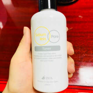 이솔화장품 이솔 세범 리스 포어 토너 200ml — 4.17점을 준 리뷰어가 2018년 8월 올린 사용 사진