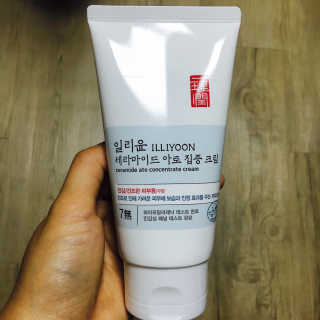 일리윤 세라마이드 아토 집중 크림 — 5점을 준 리뷰어가 2017년 10월 올린 사용 사진