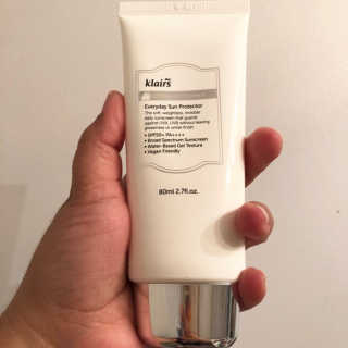 소프트 에어리 UV 에센스 SPF 50 PA ++++ — 5점을 준 리뷰어가 2019년 2월 올린 사용 사진