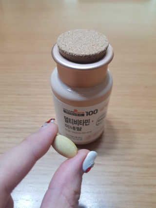 [메이준뉴트리] 멀티비타민and미네랄 1병, 1개월 분 — 5점을 준 리뷰어가 2020년 3월 올린 사용 사진