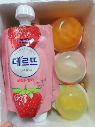 데르뜨 떠먹는 과일 3종, 짜먹는 과일 2종 총 10개 체험 — 5점을 준 리뷰어가 2020년 3월 올린 사용 사진