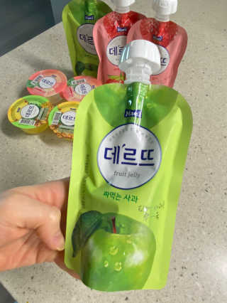 데르뜨 떠먹는 과일 3종, 짜먹는 과일 2종 총 10개 체험 — 5점을 준 리뷰어가 2020년 3월 올린 사용 사진