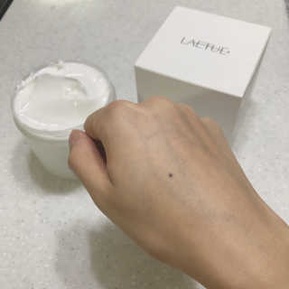 (주)이스터비엔에프 라에뜨 사차인치 바디케어크림 300ml — 5점을 준 리뷰어가 2019년 3월 올린 사용 사진