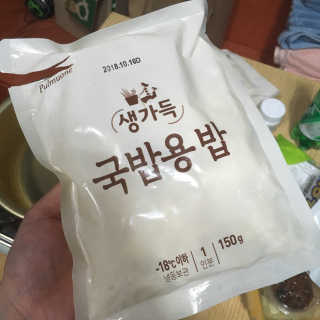 [풀무원] 사골곰탕국밥 황태해장국밥 — 5점을 준 리뷰어가 2018년 6월 올린 사용 사진
