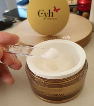 최윤하스텔라 최윤하 만물상 올인원 만능크림 — 4.83점을 준 리뷰어가 2018년 10월 올린 사용 사진