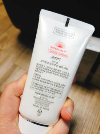지고트 화이트닝 유브이 썬블럭 크림 70ml,1+1 — 5점을 준 리뷰어가 2019년 6월 올린 사용 사진