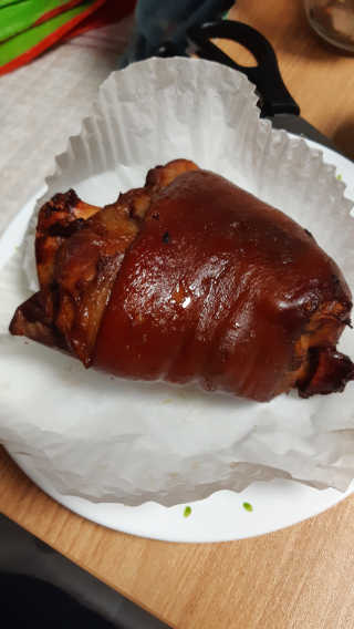 행복먹거리공작소 맥족. 맥주에 빠진 족발 550g + 마늘소스 70g — 4점을 준 리뷰어가 2020년 2월 올린 사용 사진