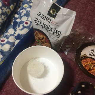 GS25 YOU US  오모리김치돼지찜 — 5점을 준 리뷰어가 2018년 3월 올린 사용 사진