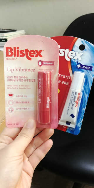블리스텍스 립 릴리프 크림 립밤, 립 바이브런스 립밤 — 5점을 준 리뷰어가 2018년 11월 올린 사용 사진