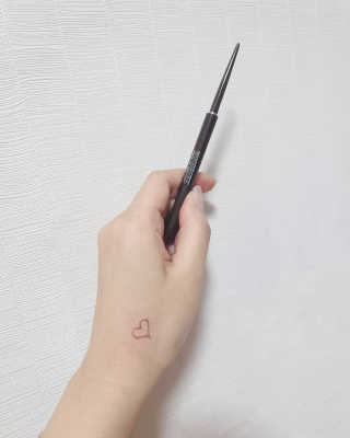 우드버리 1.5mm 스키니 젤 아이라이너 — 5점을 준 리뷰어가 2019년 5월 올린 사용 사진