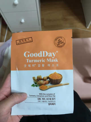 GoodDay Skincare GoodDay 강황 마스크 — 5점을 준 리뷰어가 2019년 12월 올린 사용 사진