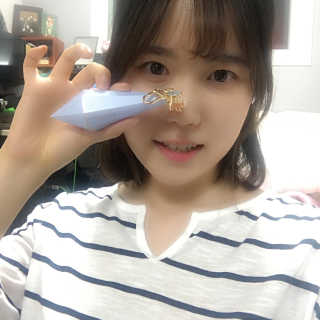 아가타 [AGATHA] 프리미에르 립스틱 — 4.67점을 준 리뷰어가 2018년 5월 올린 사용 사진