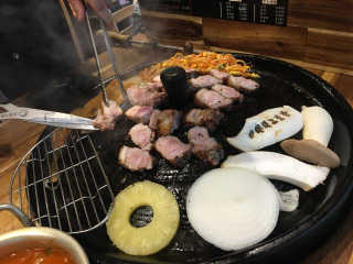 [화덕고깃간 마곡발산점] 화덕삼겹살2인분 — 4.5점을 준 리뷰어가 2019년 5월 올린 사용 사진