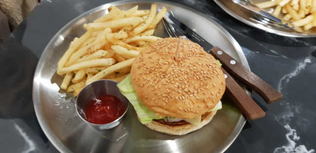 LOKALZ 스파이시버거,치즈버거,감자튀김,치킨윙 리뷰 사진
